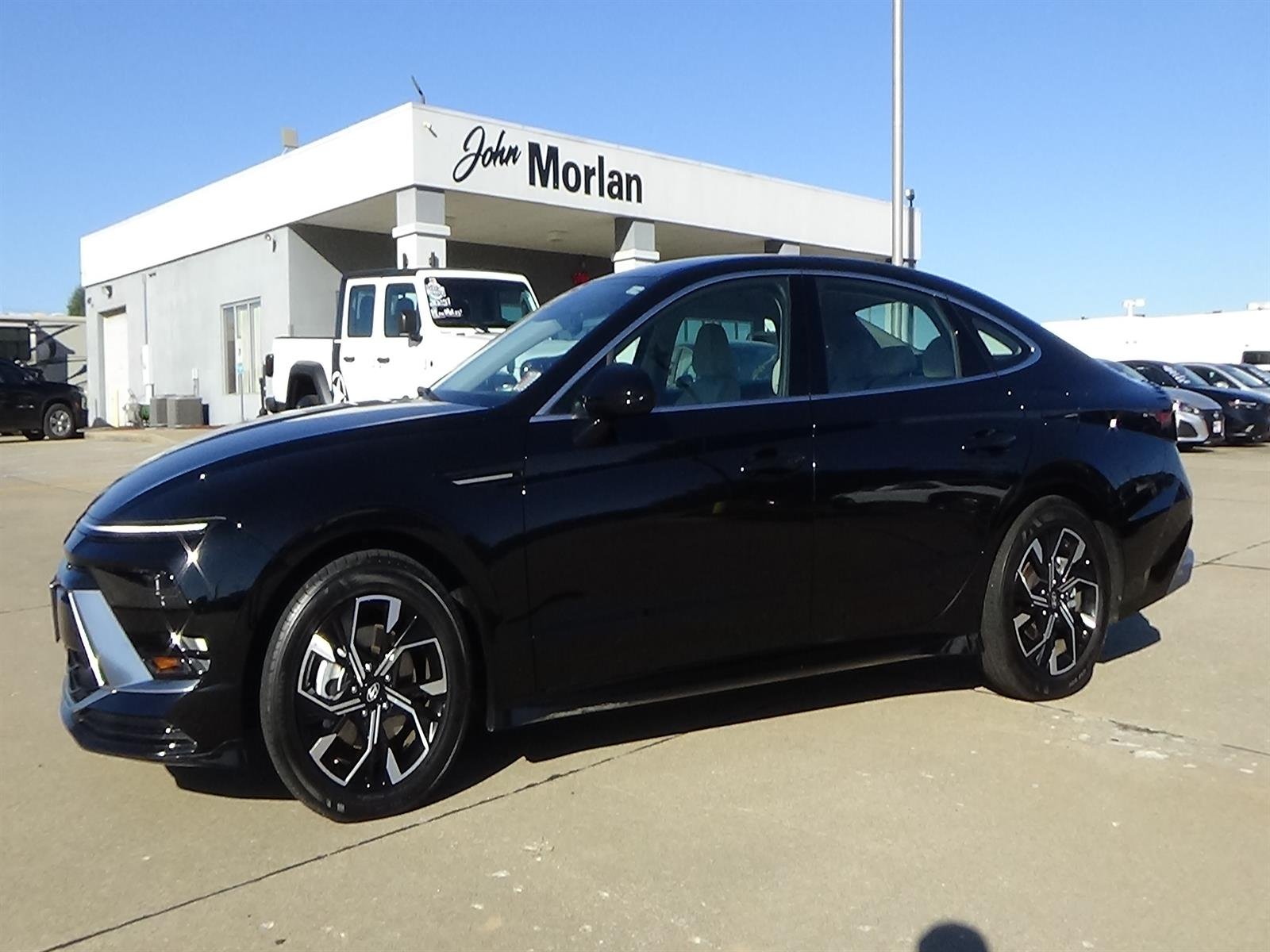 Used 2025 Abyss Black Pearl (a2b) Hyundai SEL image 2