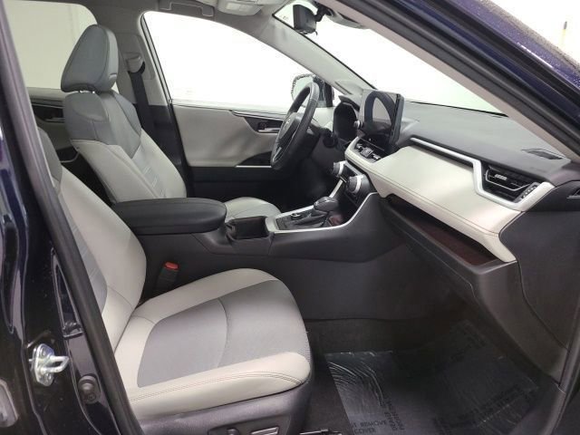 2023 Toyota RAV4 Limited - Photo 16