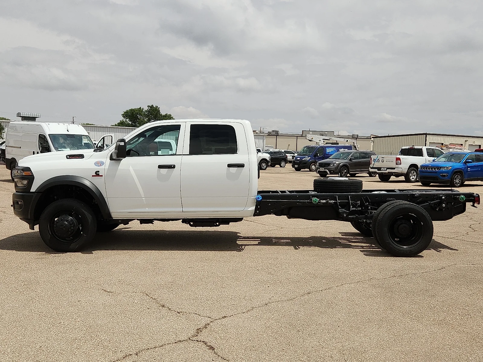 New 2026 Bright White Clear-Coat  Paint Ram TRADESMAN  CREW  4X4 84