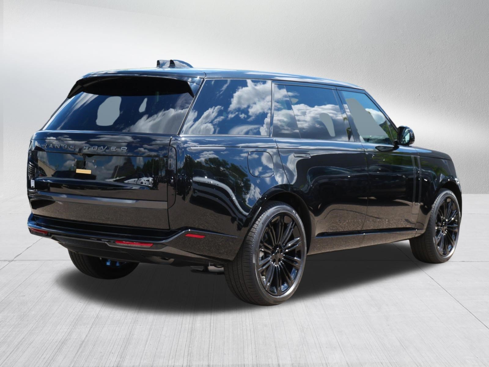 New 2026 Santorini Black Land Rover SE image 2