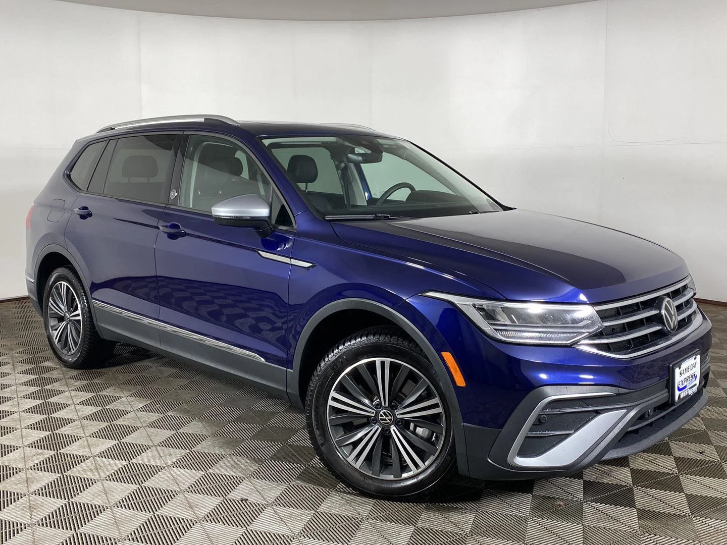 Used 2024 Atlantic Blue Metallic Volkswagen SE image 1
