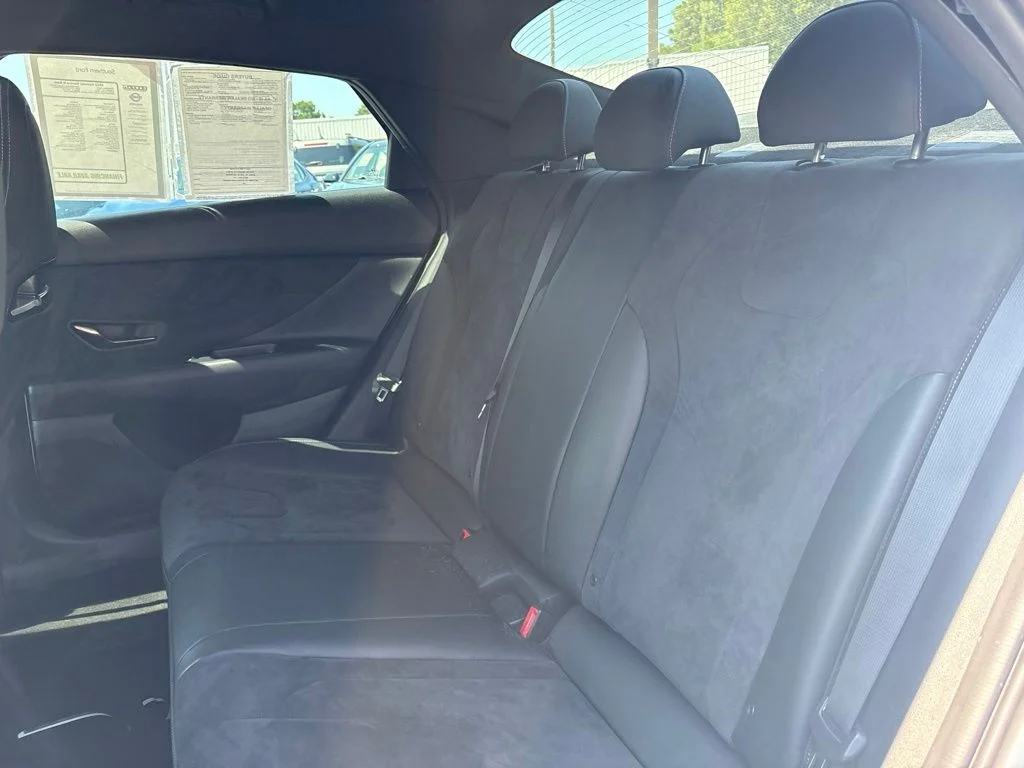 Used 2022 Ceramic White Hyundai Base image 24