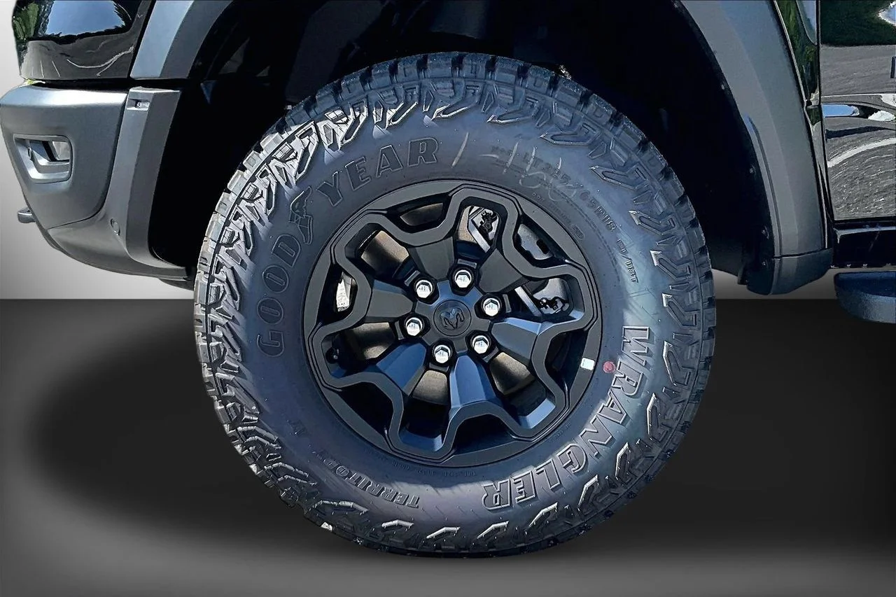 New 2026 Diamond Black Crystal Pearl-Coat Exterior Paint RAM RHO image 30