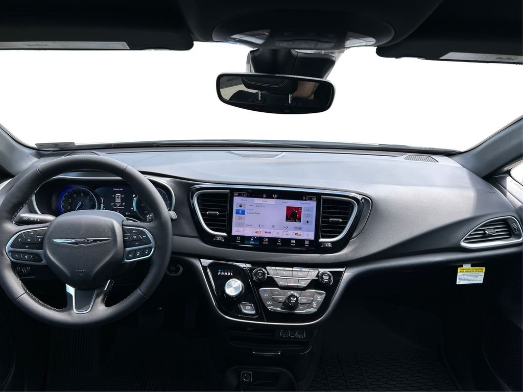 2025 Chrysler Voyager LX - Photo 29