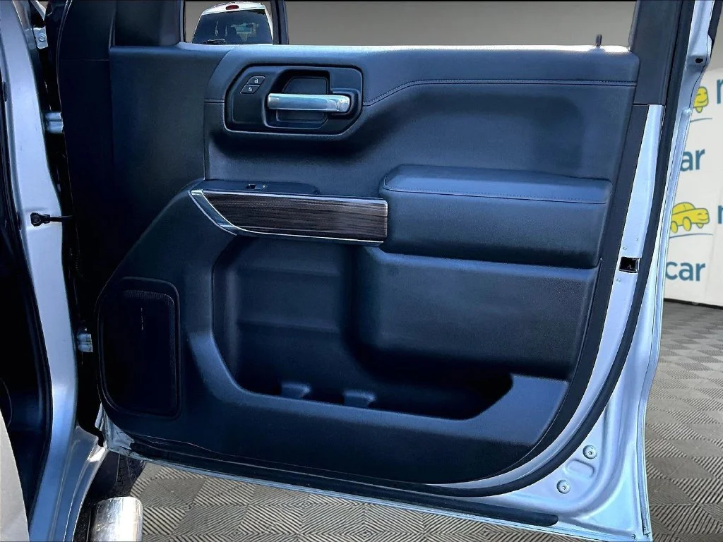 Used 2019 Silver Ice Metallic Chevrolet LT image 12