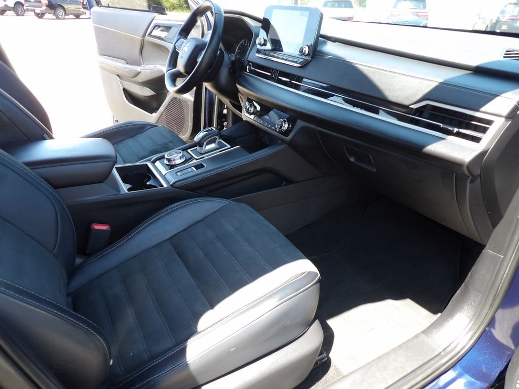 Used 2024 Cosmic Blue Metallic Mitsubishi SE Black Edition image 16