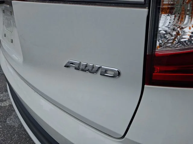 Used 2021 White Honda EX-L image 13