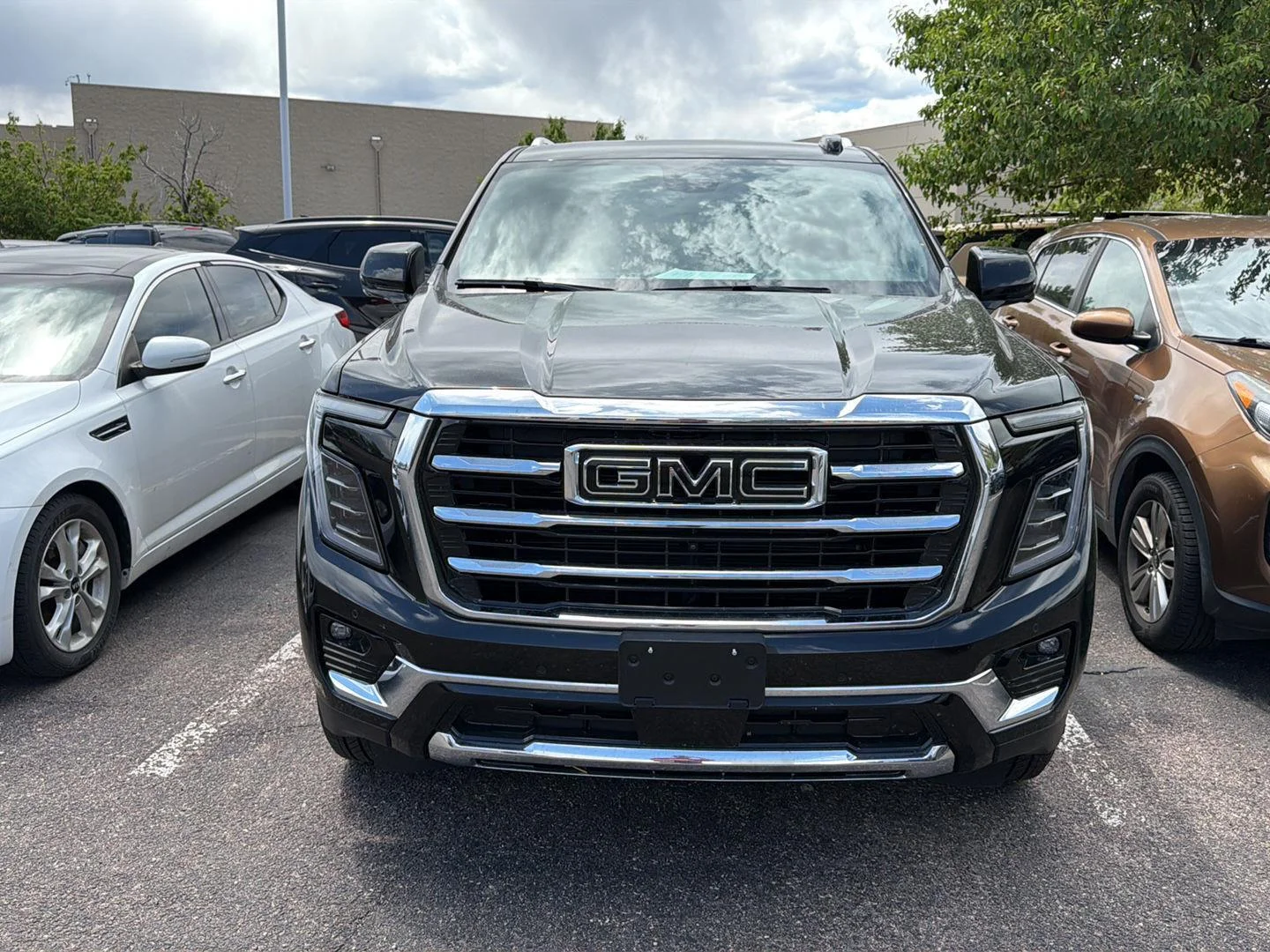 Used 2026 Onyx Black GMC Elevation image 2