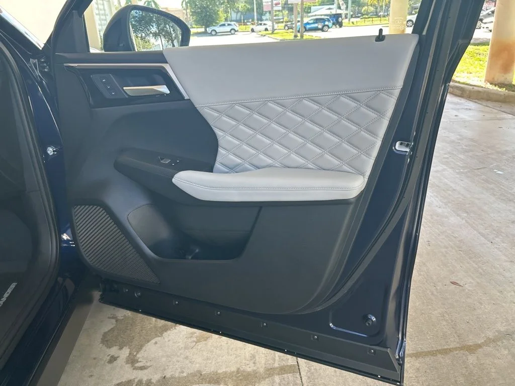 2025 Mitsubishi Outlander Plug-in Hybrid SEL - Photo 26