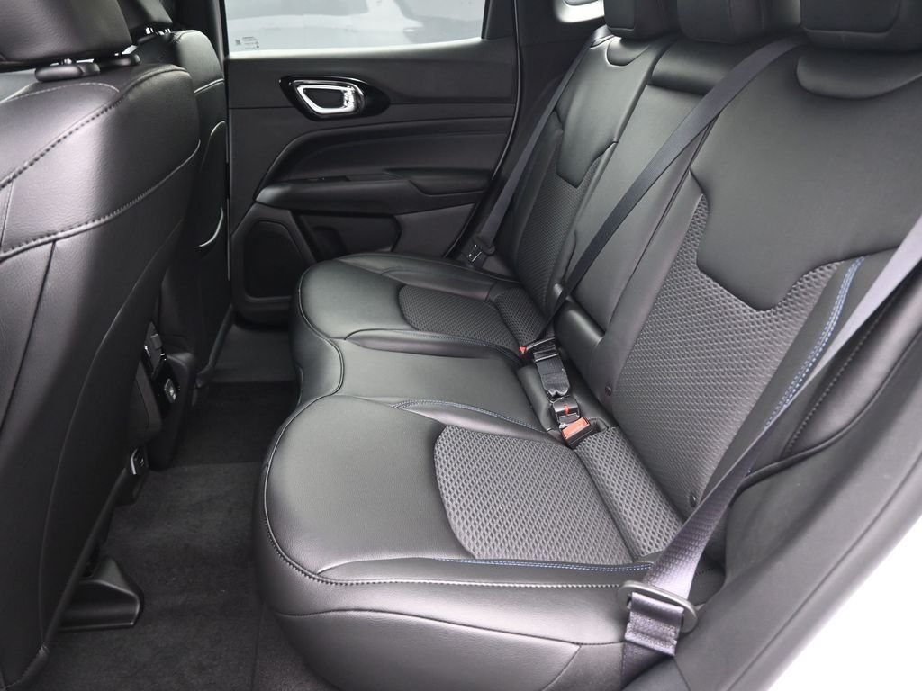 New 2026 Bright White Clearcoat Jeep Latitude image 12