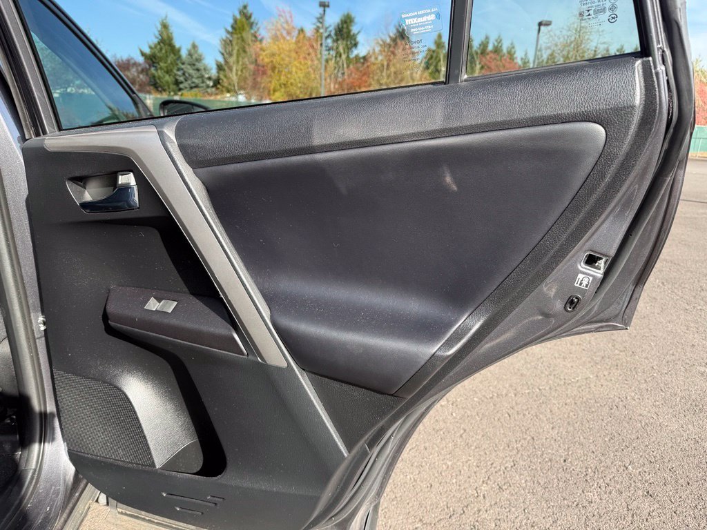 Used 2016 Magnetic Gray Metallic Toyota XLE image 23