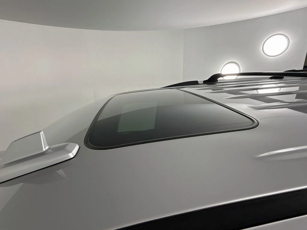 Used 2018 Silver Ice Metallic Chevrolet Premier image 23