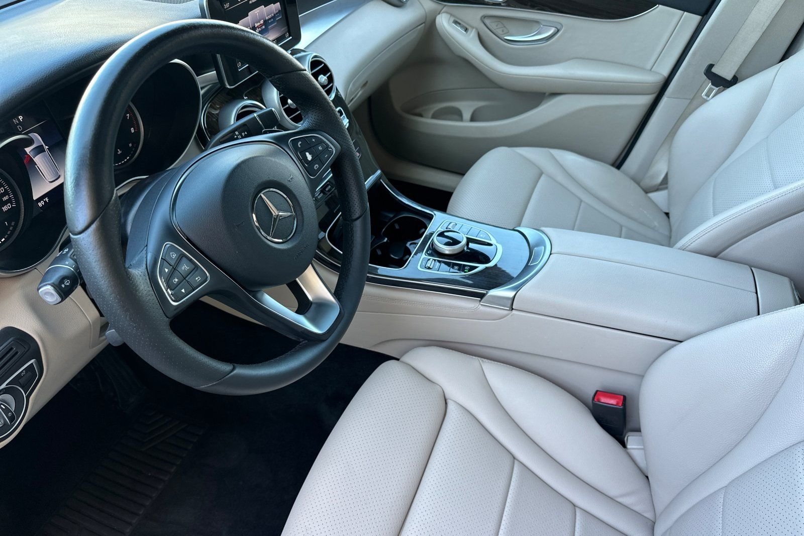 Used 2018 White Mercedes-Benz GLC 300 image 10