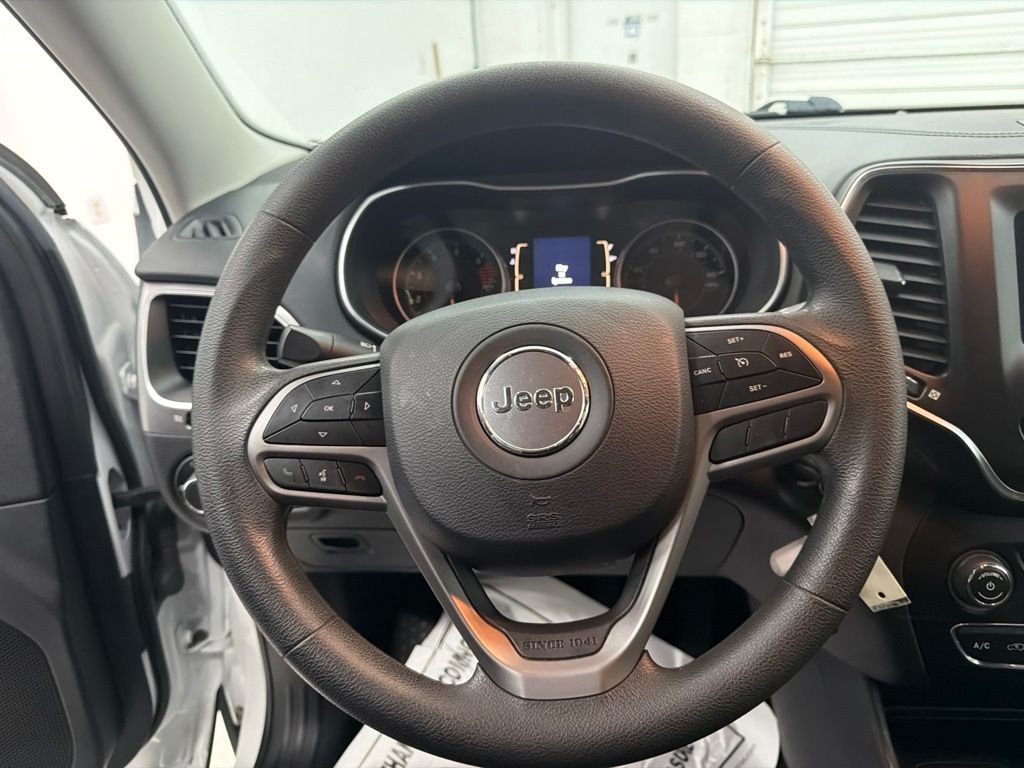 Used 2020 White Jeep Latitude image 16