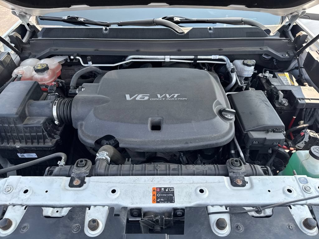 Used 2018 SUMMIT WHITE Chevrolet 4WD LT image 20