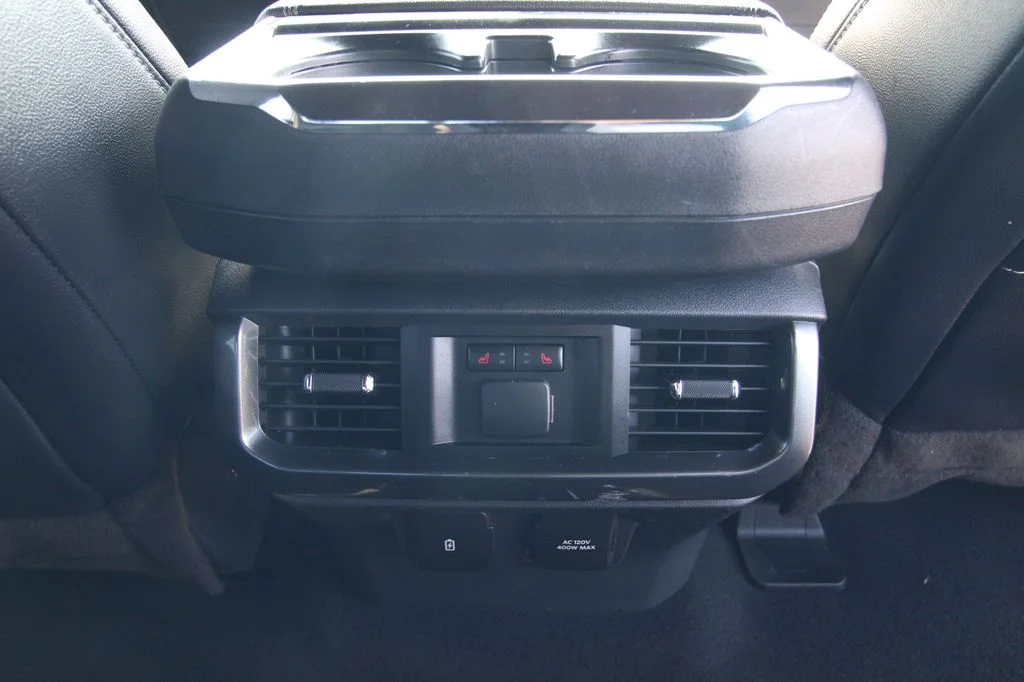 Used 2023  Ford Lariat image 41