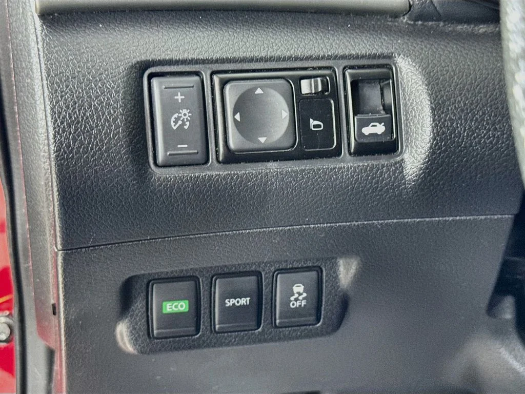 Used 2018 Red Nissan SR image 10