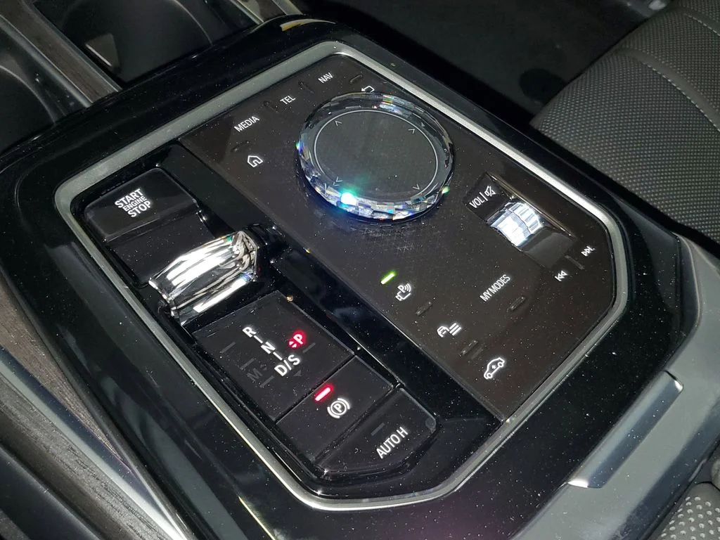 New 2026 Black BMW 760i xDrive image 24