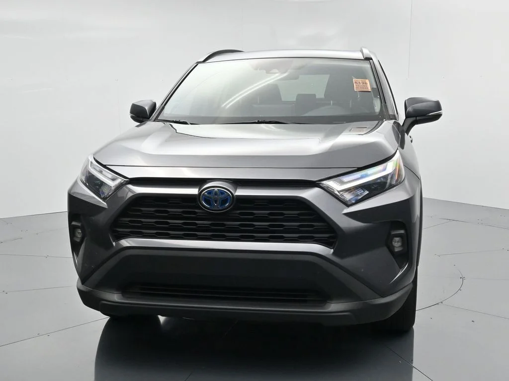Used 2022 Gray Toyota XLE Premium image 3