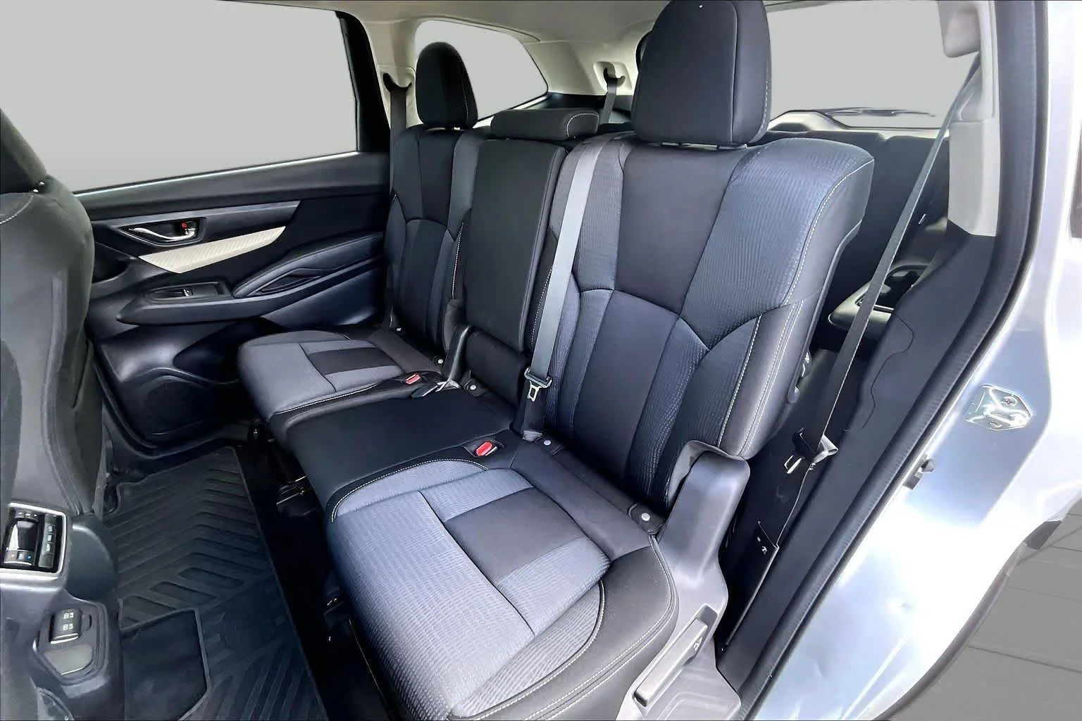 Used 2022 Ice Silver Metallic Subaru Premium image 21