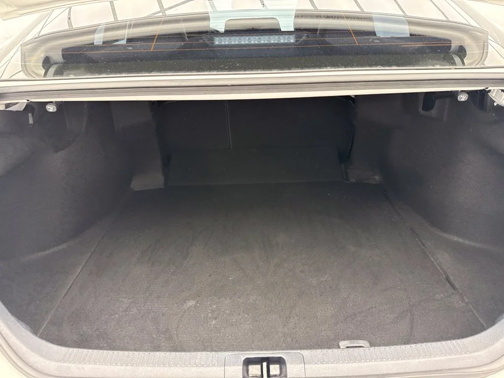 Used 2022 Off-white Toyota SE image 9