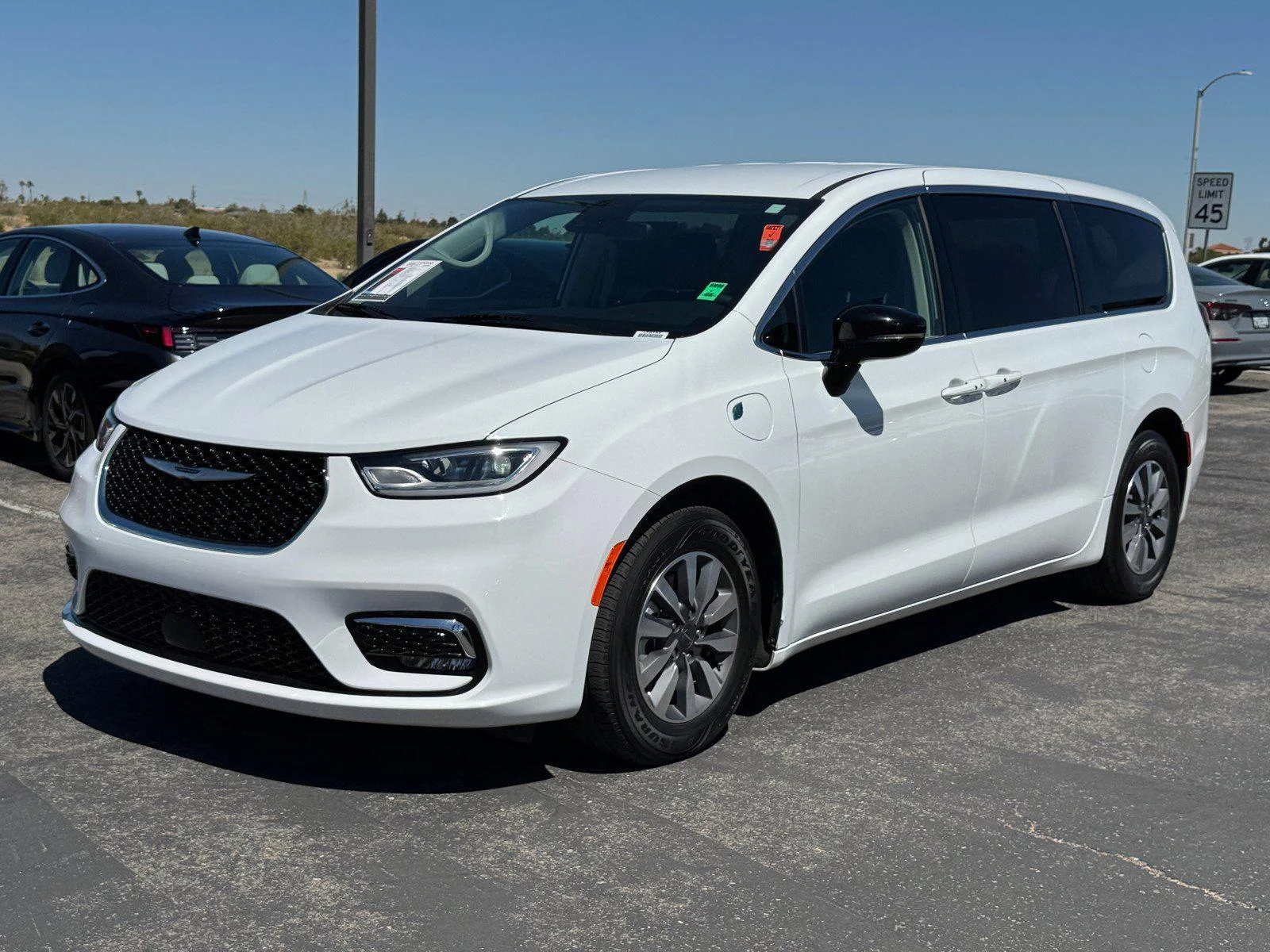 Used 2024 Bright White Clea Chrysler Hybrid Select image 3