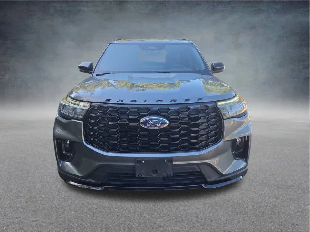 Used 2025 Gray Ford ST-Line image 2