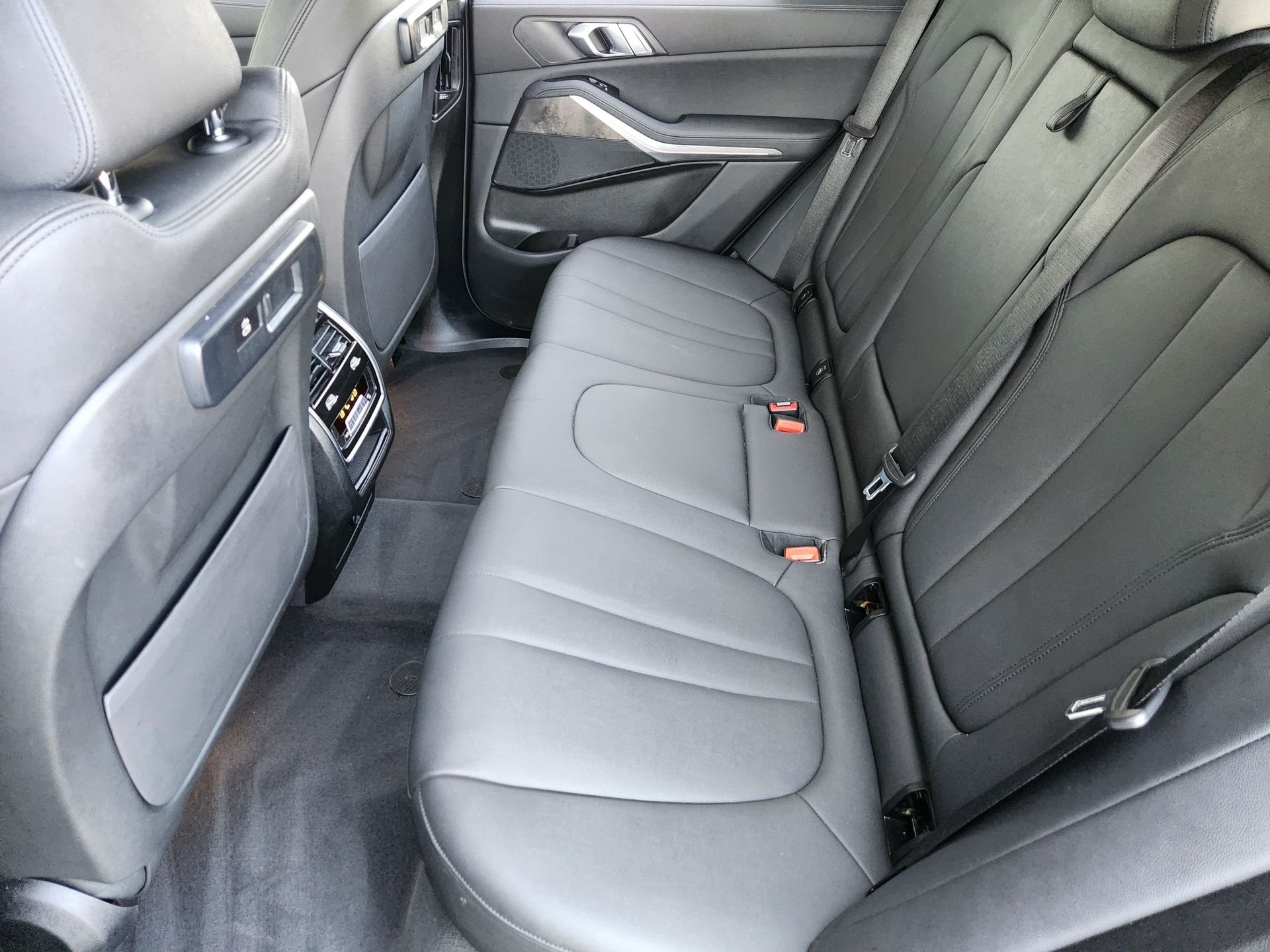 Used 2021 Dark Graphite Metallic BMW sDrive40i image 30