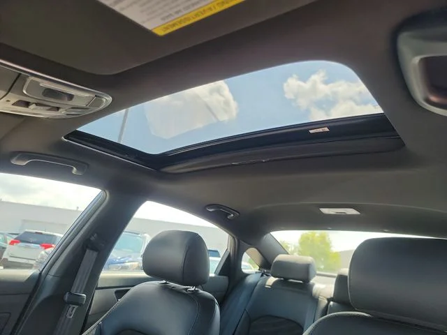 Used 2018 Blue Hyundai Sport image 18