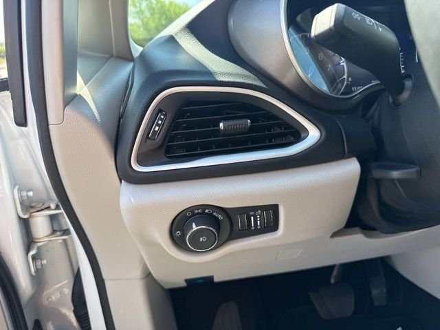 Used 2024 Bright White Clearcoat Chrysler Touring L image 15