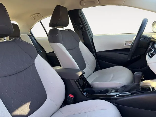 Used 2020  Toyota LE image 12
