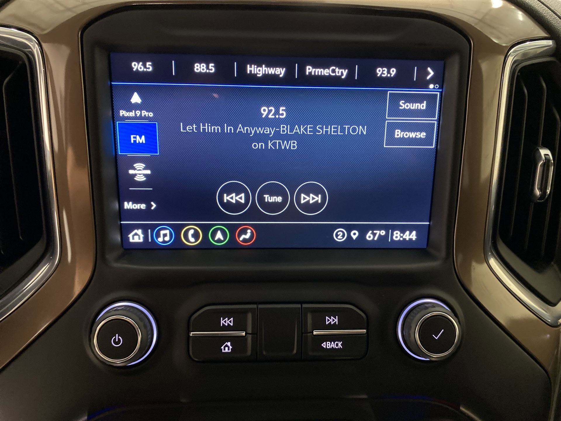 Used 2022 Iridescent Pearl Tricoat Chevrolet High Country image 13
