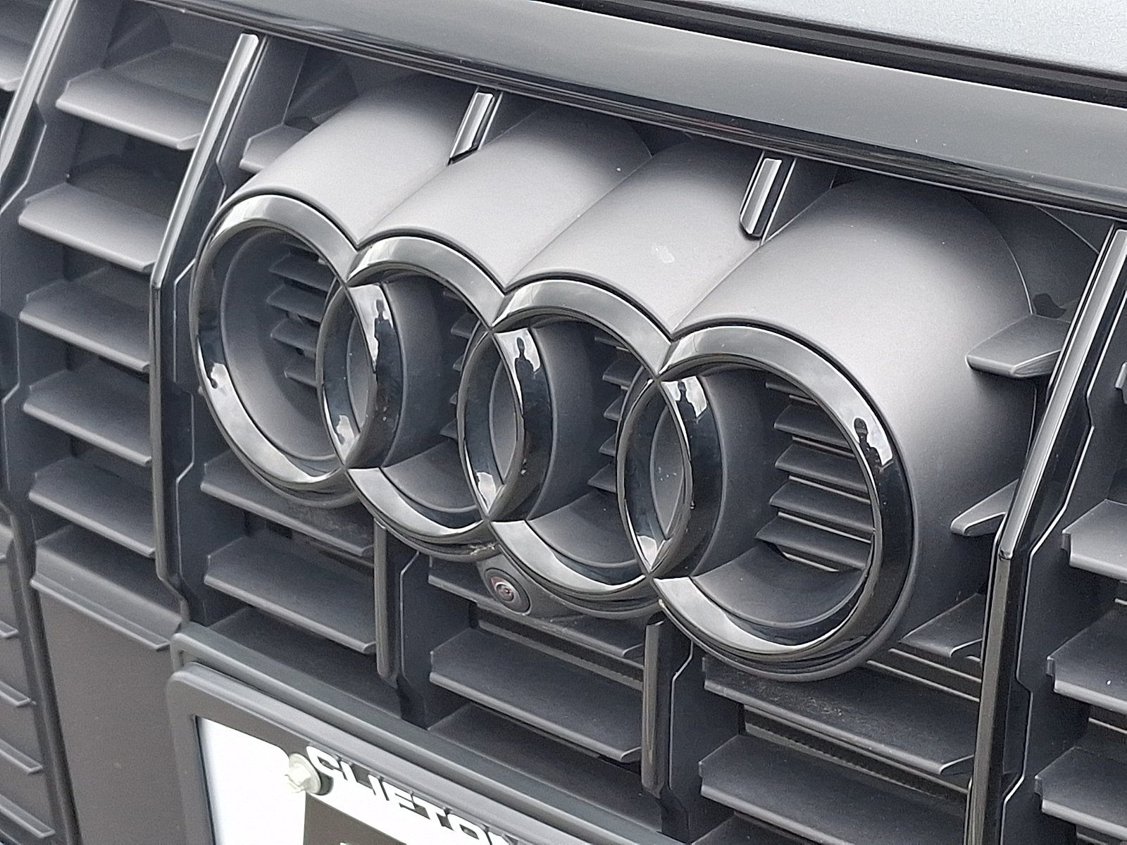Used 2025 Daytona Gray Pearl Effect - 6Y6Y Audi Premium 45 TFSI S line quattro Tiptronic image 4