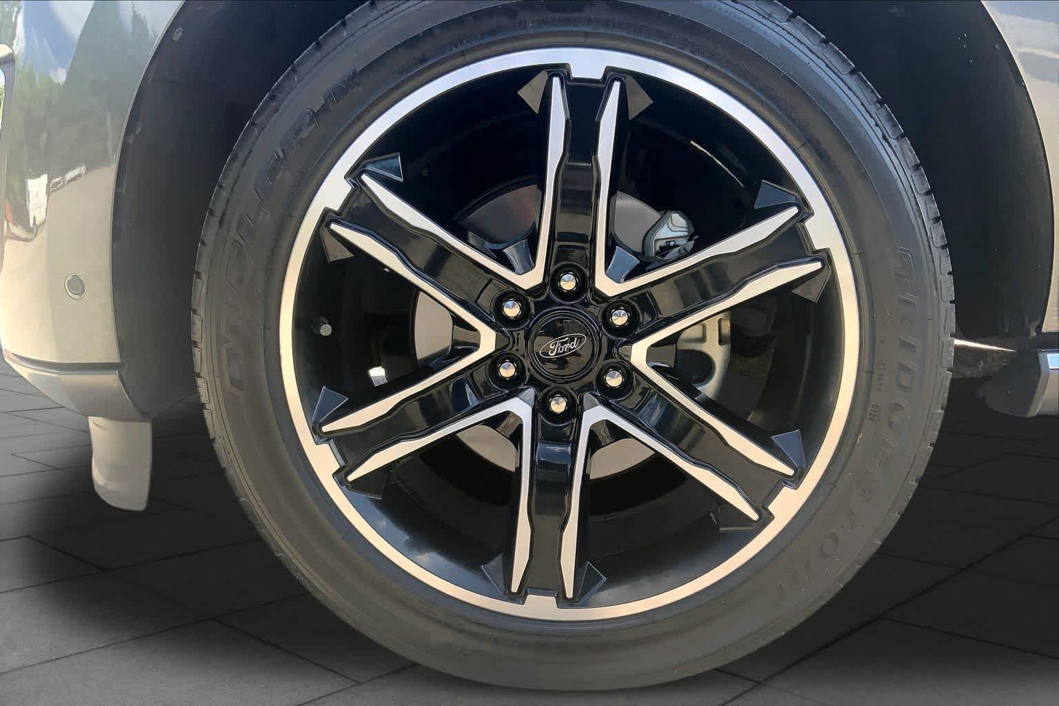 Used 2020 Magnetic Metallic Ford Limited image 11