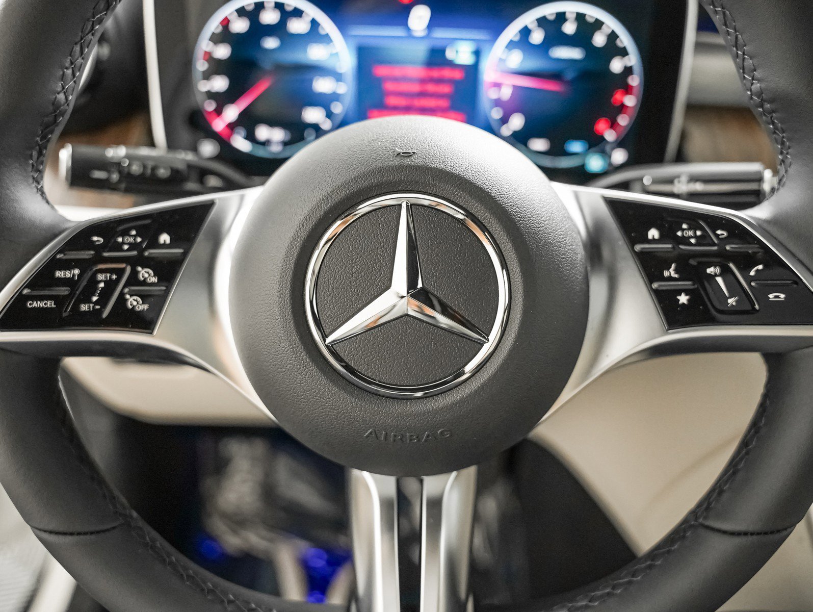 New 2026 Polar White Mercedes-Benz GLC 300 image 12