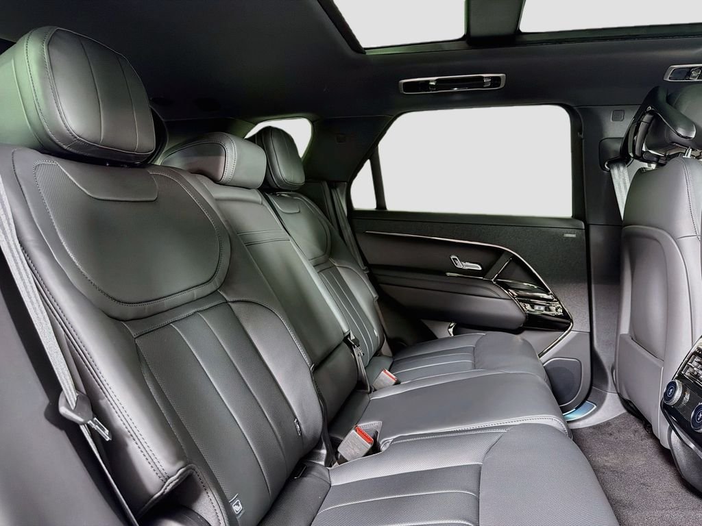 New 2026 Fuji White Land Rover Dynamic SE image 29