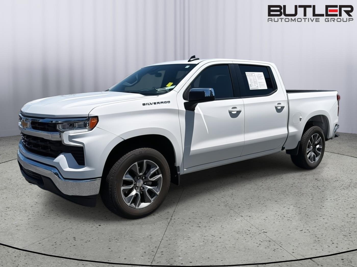 Used 2025 Summit White Chevrolet LT image 1