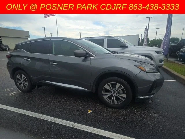 Used 2023 Gray Nissan S image 3