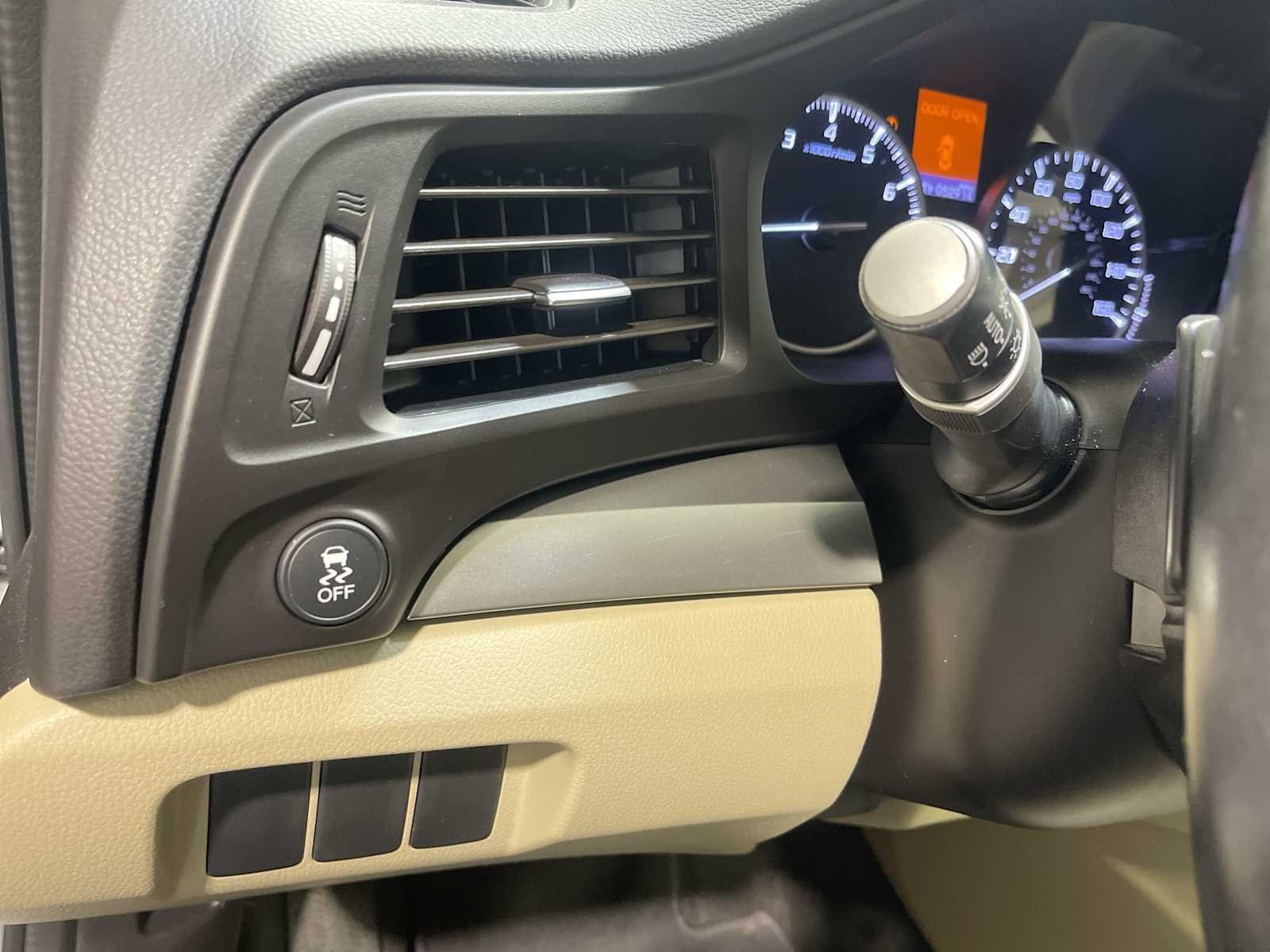 Used 2018 Bellanova White Pearl Acura  image 24