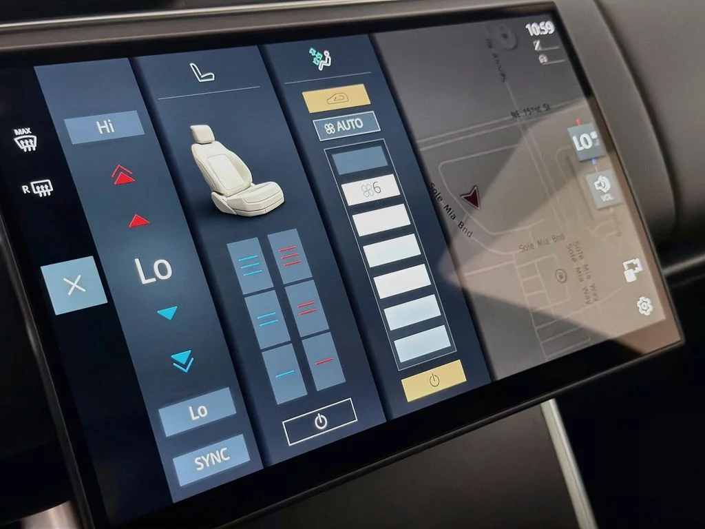 New 2026 Eiger Grey Land Rover SE image 16