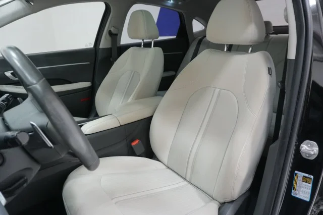 Used 2024  Hyundai SEL image 16
