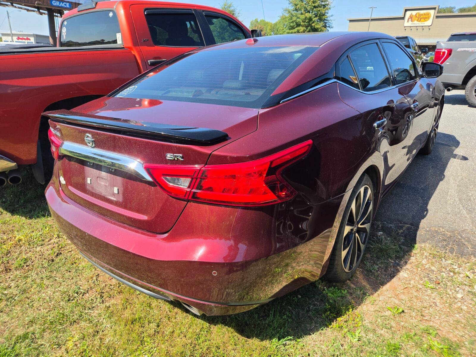 Used 2016 Red Nissan 3.5 SR image 5