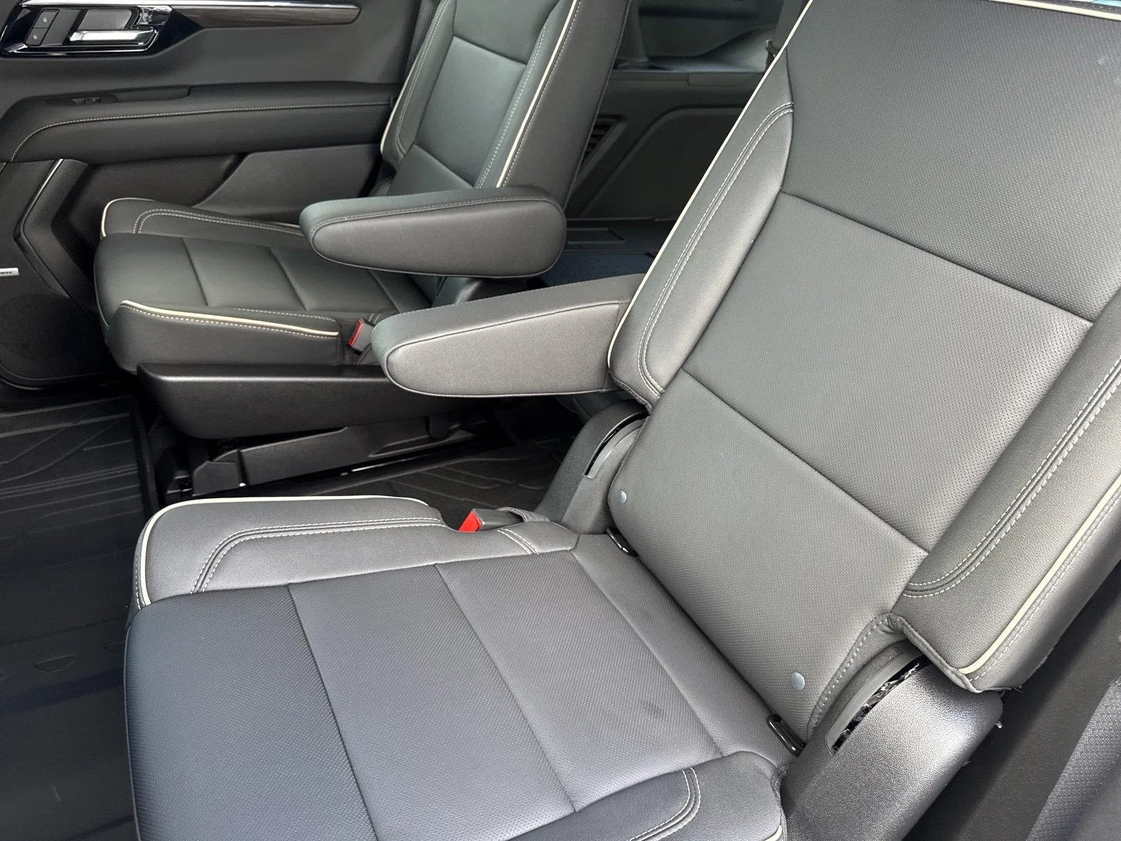 Used 2026 Polar White Tricoat Chevrolet Premier image 31