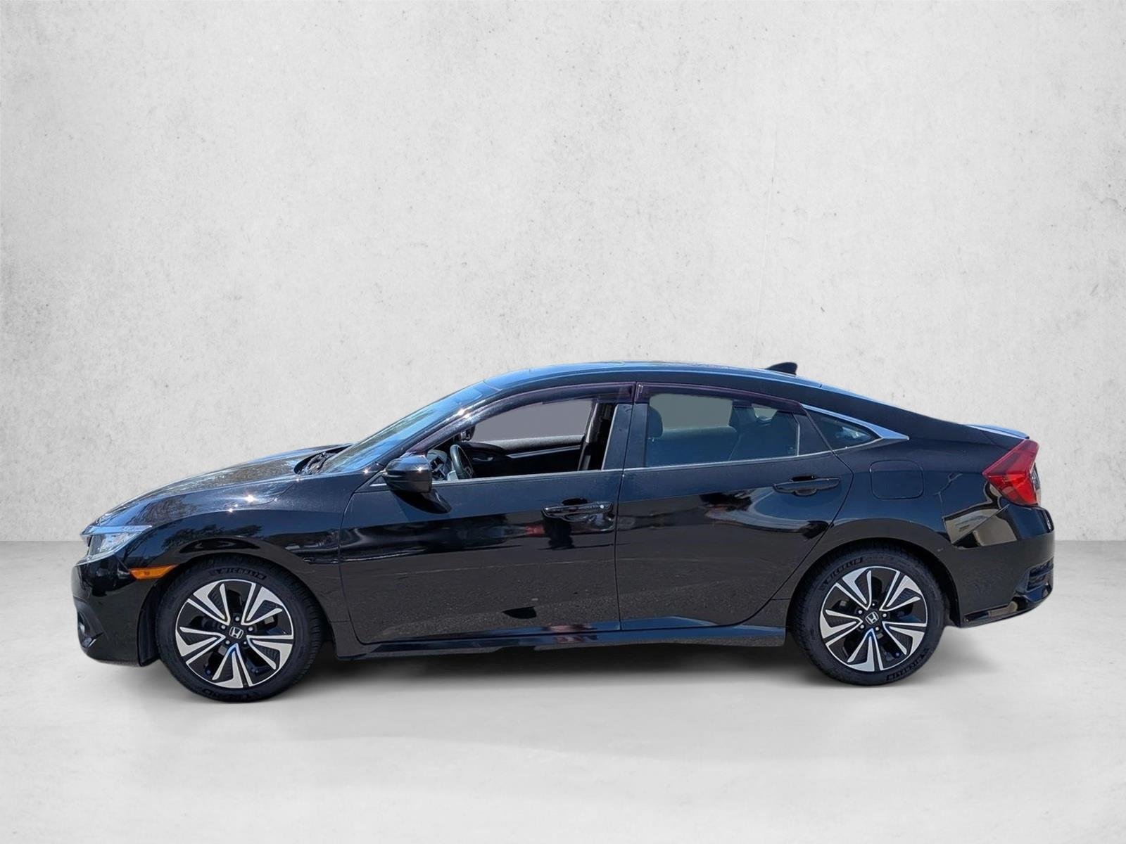 Used 2018 Black Honda EX-T image 4