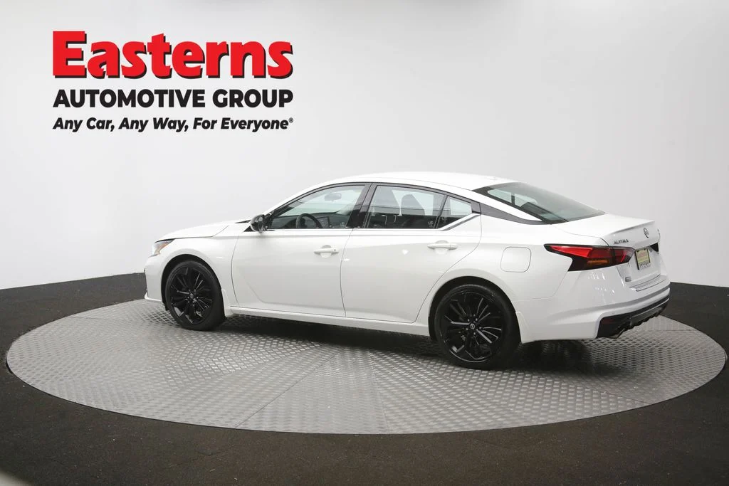 Used 2023 White Nissan 2.5 SR image 62