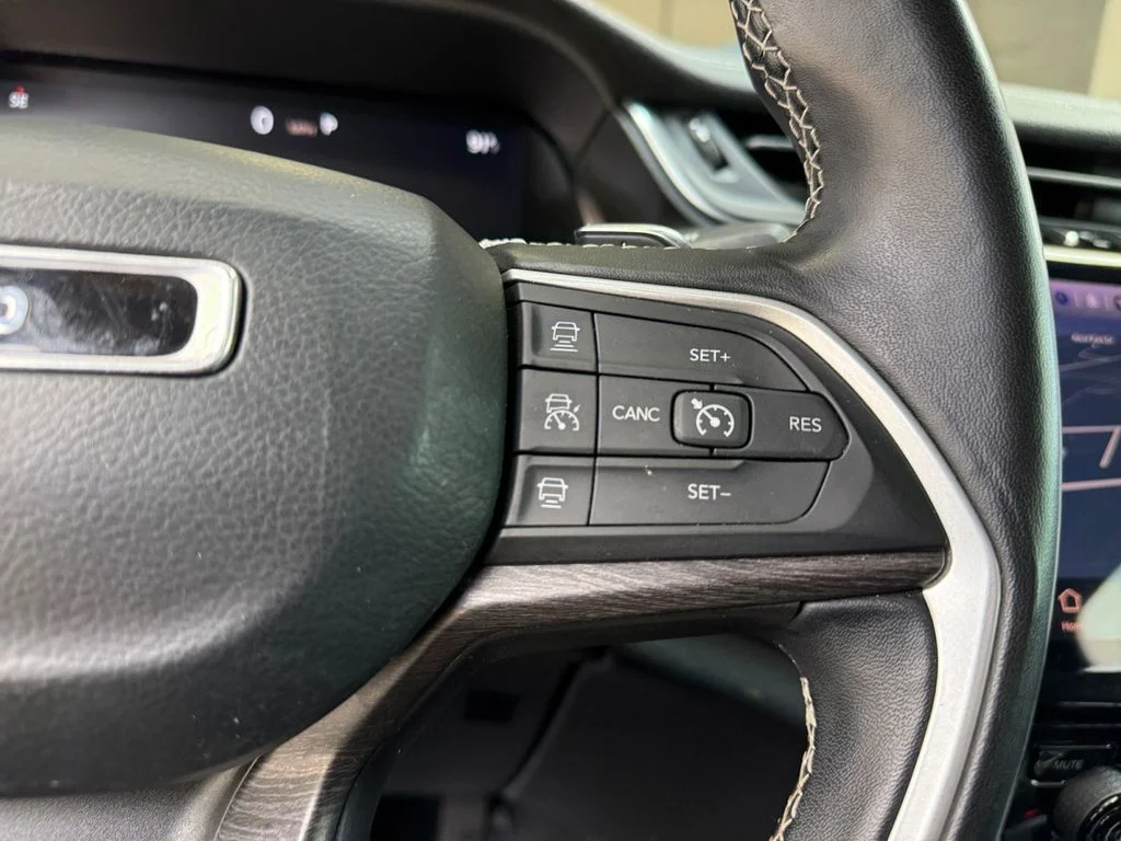 Used 2022 Silver Jeep Limited image 25