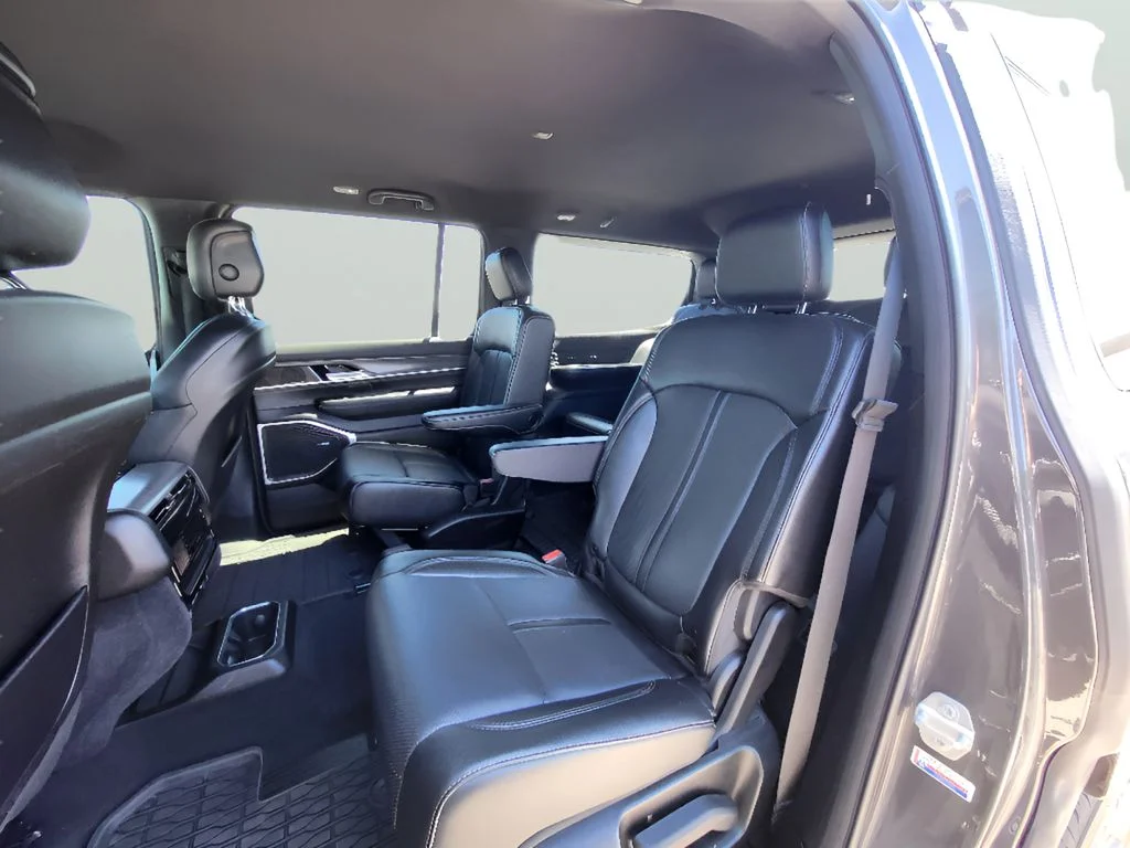 Used 2024 Baltic Gray Metallic Clearcoat Jeep Series III image 23