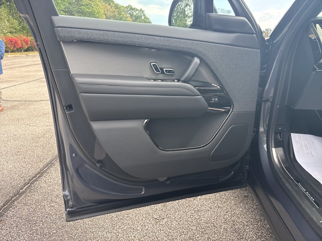 New 2027 Varesine Blue Land Rover Dynamic SE image 10