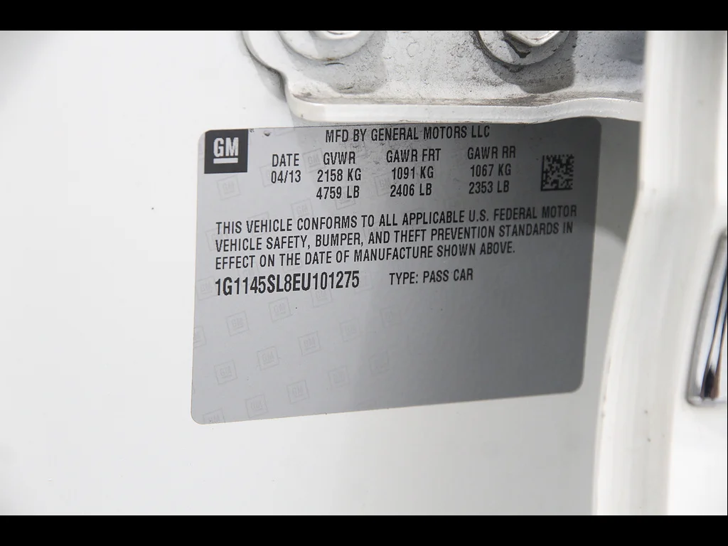 Used 2014 White Diamond Tricoat Chevrolet LTZ image 22