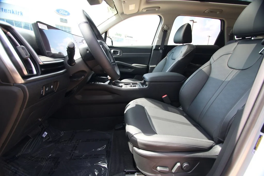 New 2026 Silver Kia  image 6